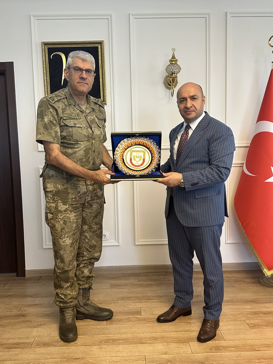abdullahciftci7's tweet photo. 👉🏿52.Mot.P.Tüm.K. Tümgeneral  Sn.Hakan TUNÇ paşama nazik ziyaretleri için teşekkür ediyorum.
👉🏿47.Komd.Tug.K.Yrd. Alb.Osman ÜRESİN’e nazik ziyaretleri için teşekkür ediyorum.. https://t.co/LfeWWzHzU3