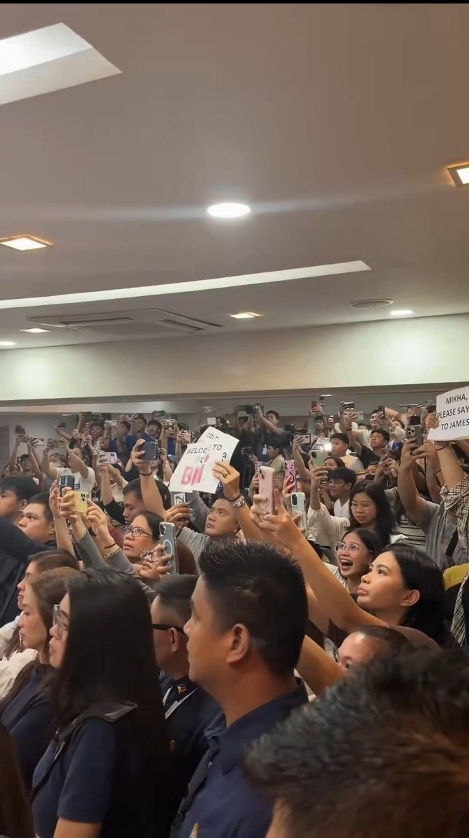 donggeez's tweet photo. daming media outlet and employees (?) na nakaabang talaga sa girls 🫶🏻

BINI TOURISM AMBASSADOR

#BINIForPhilippineTourism
#BINILoveThePhilippines https://t.co/RJGtm2NXz9