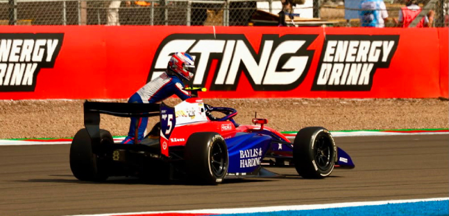 Italiaracing's tweet photo. Silverstone, libere: #Slater subito efficace, #DePalo 3° - @Formula3
https://t.co/aPJ2JQRFvI via @italiaracing.net https://t.co/ajTz3sTvrq
