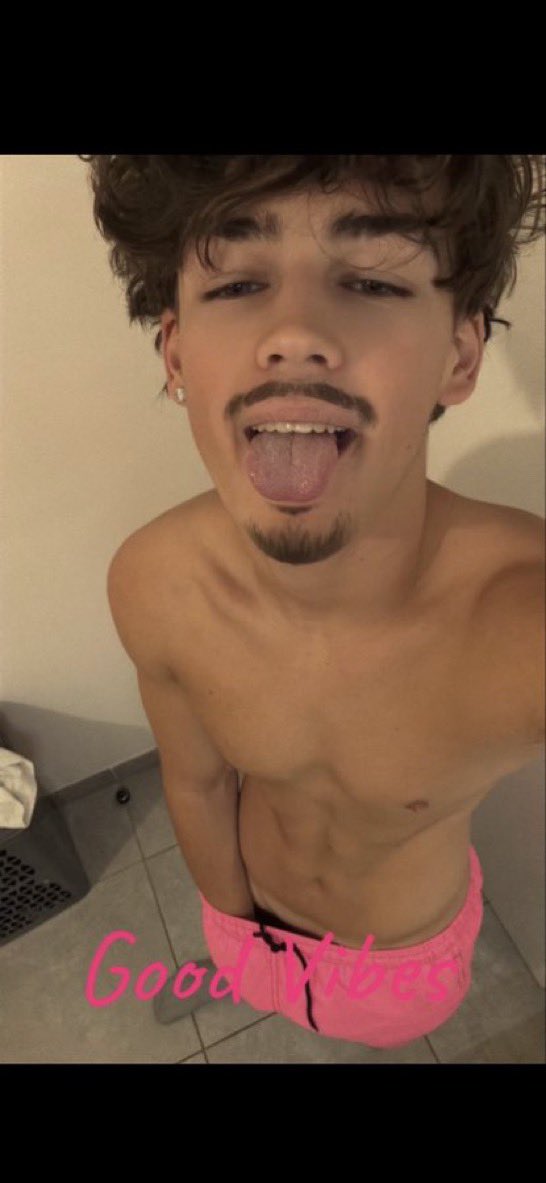 juledtk6's tweet photo. les derniers leaks de leny dpt venez prv si intéressée 
#nude #leak #lenydpt https://t.co/iiRyze1rH0