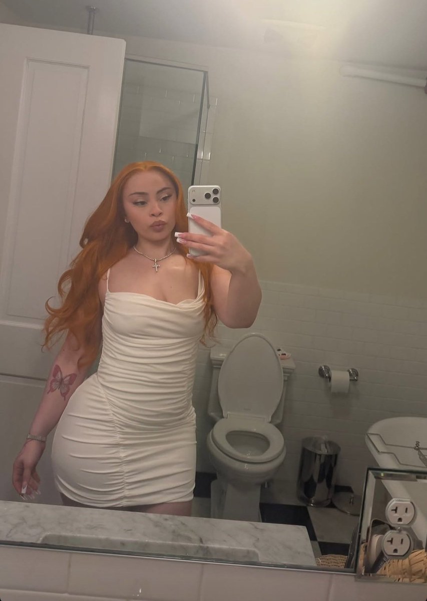 ooplikeonto's tweet photo. Ice stuns in white dress, beautiful. https://t.co/ieeriikkgO
