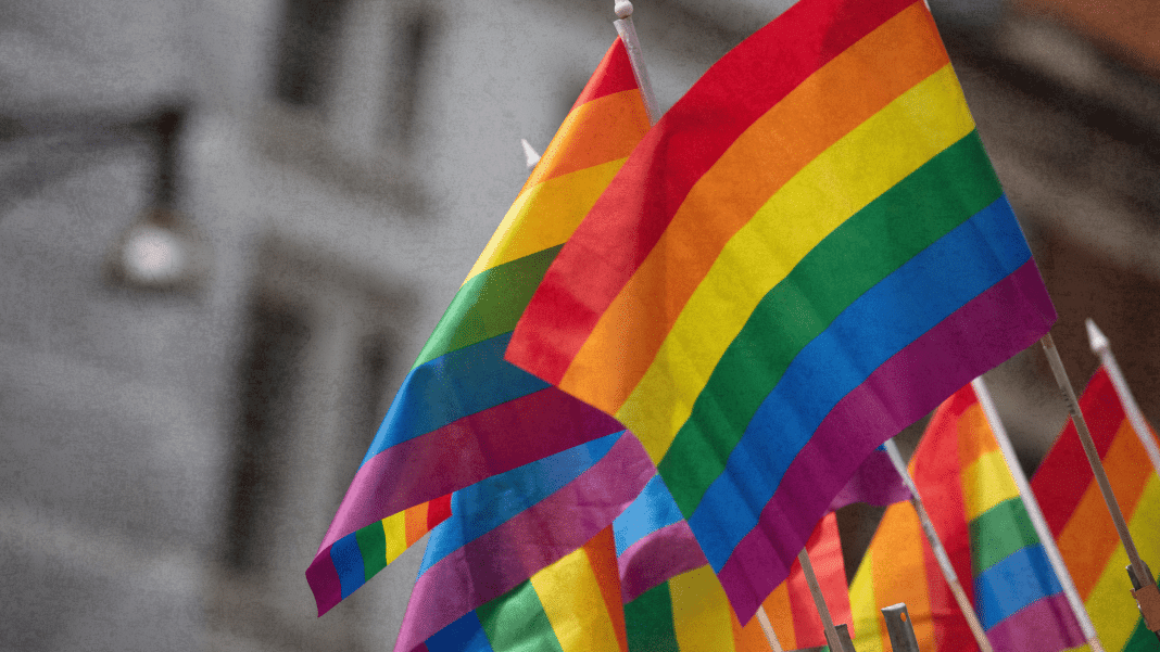 AbogadosCrist's tweet photo. 🏳️‍🌈Mientras el Congreso aprueba penalizar con hasta 2 años de cárcel las "terapias de conversión" para personas LGTBIQ+...
👏¡Nosotros conseguimos una VICTORIA judicial!
⚖️Gracias a la acción de Abogados Cristianos, el TSJ de Madrid retiró la sanción injusta de 20.001 € que la Comunidad de Madrid impuso a la coach Elena Lorenzo. 
Una multa arbitraria, llena de irregularidades procesales, por acompañar y ayudar a personas que libremente buscaban orientación.