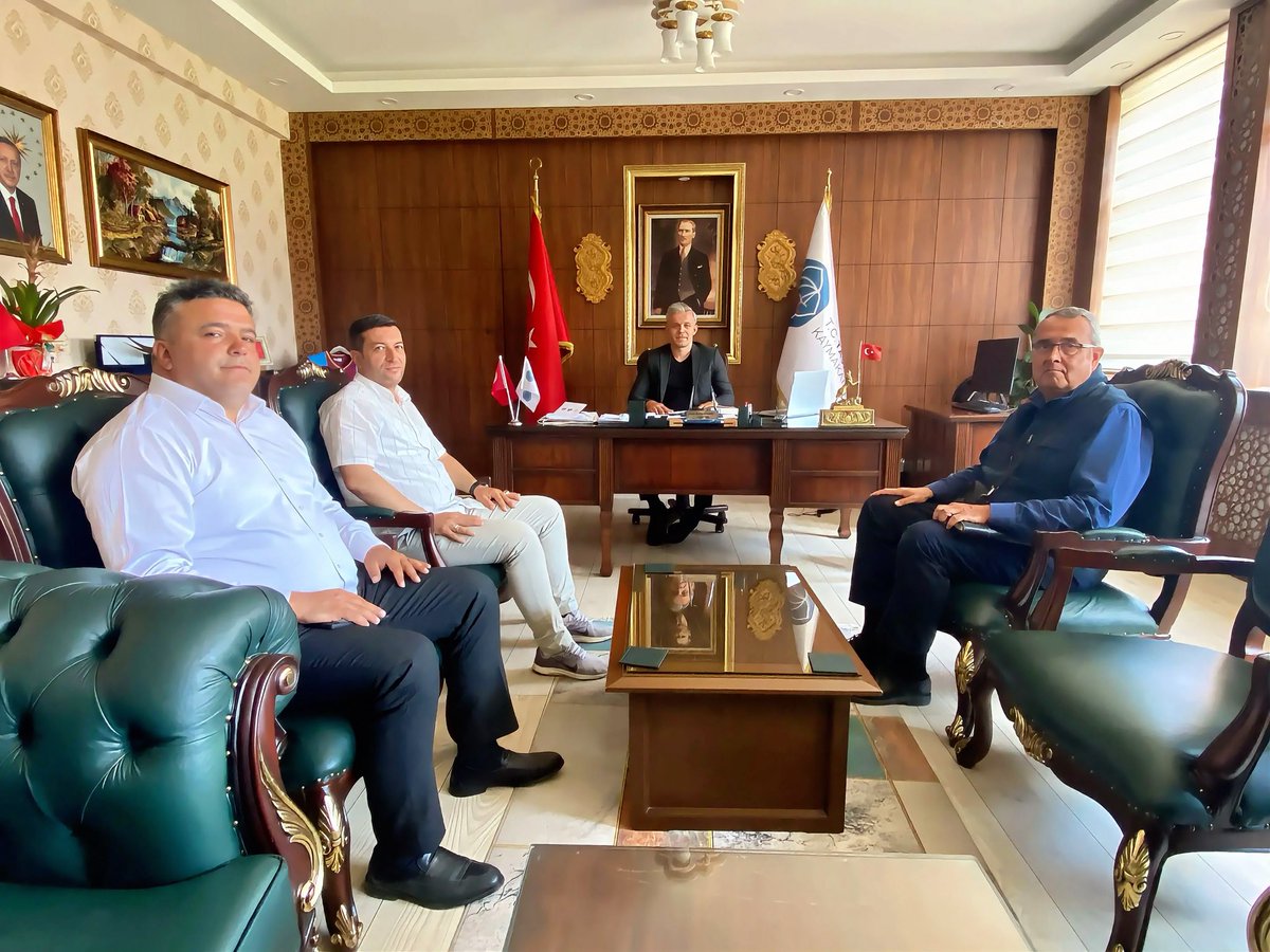 taskentkymklk's tweet photo. Medaş Kurumsal İlişkiler Yöneticisi Emin Gökhan İREZ, Hadim Medaş İşletme Şefi Ali İNCE ve Taşkent Medaş İşletme Sorumlusu Hüseyin DENİZ, Kaymakamımız Sayın Fatih KARAMAHMUT’u makamında ziyaret ettiler. https://t.co/mNpGKuaVDl