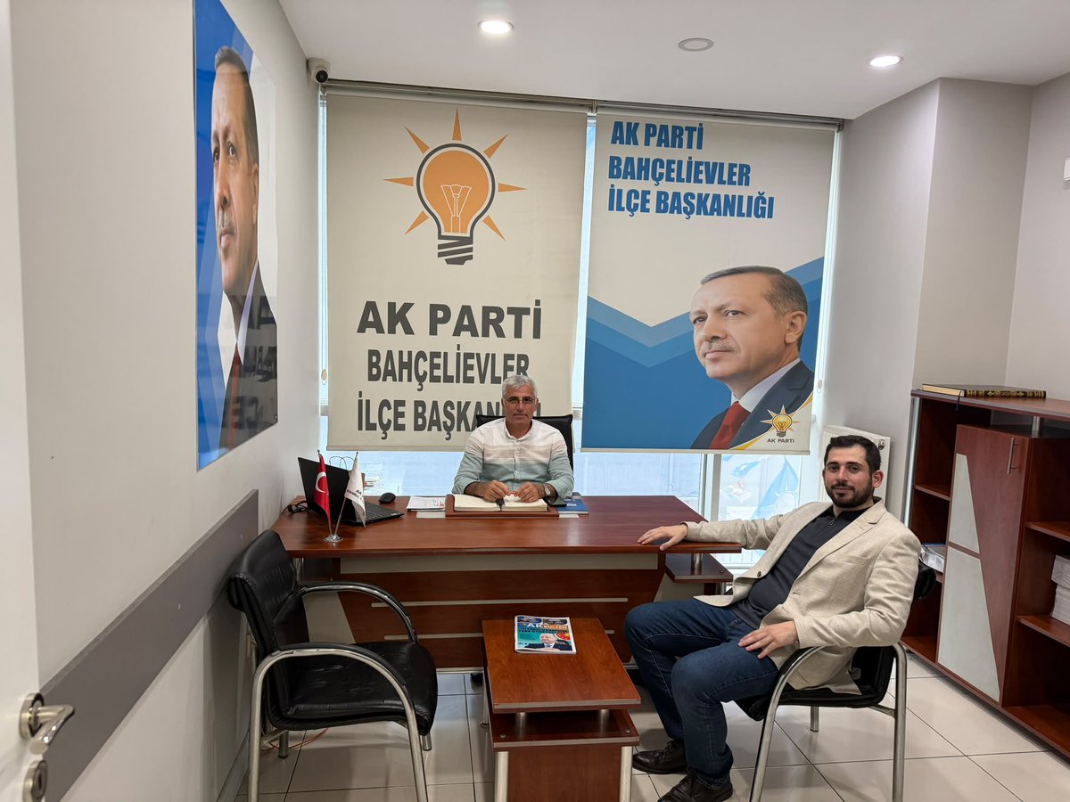 AKBahcelievler's tweet photo. Bahçelievler için nöbetteyiz🇹🇷 

Bugün İlçe Başkanlığımızda Nöbetçimiz İlçe Yönetim Kurulu Üyemiz; 
Sn. Ömer Faruk Erdem
Meclis Üyemiz;
Sn. Yasin Özdemir

Soru ve görüşleriniz için kendilerini ziyaret edebilir veya 📞(0212) 442 27 81 No'lu hattan kendilerine ulaşabilirsiniz. 

Nöbet Saatimiz 
⏰ 10:00 - 18:00