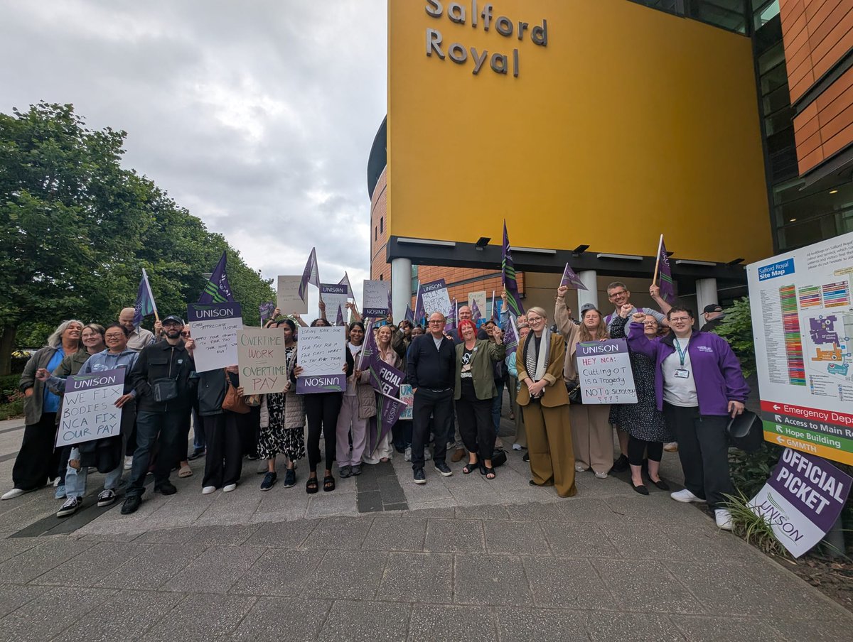 NorthWestUNISON's tweet photo. SOLIDARITY ✊️
Today, @NCAlliance_NHS staff were joined on the picket line at Salford Royal by @unisontheunion's @AndreaEganGS and NW Regional Sec Peter Middleman, @The_TUC's @nowak_paul and @JayMcKenna87 and Salford MP @RLong_Bailey.

We’re more powerful when we stand together https://t.co/Pz5uUGkqtu