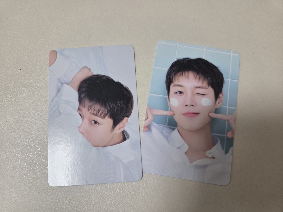 hoonji59's tweet photo. 메이크포렘 포카 넘 이뿌다🩷
B포카 세트도 다시 입고시켜주세효..🥲
근데 포카에
지후니 코에 점 같은거 찍혀있는데..
원래 없는거져...? https://t.co/jEe9zzPUiK