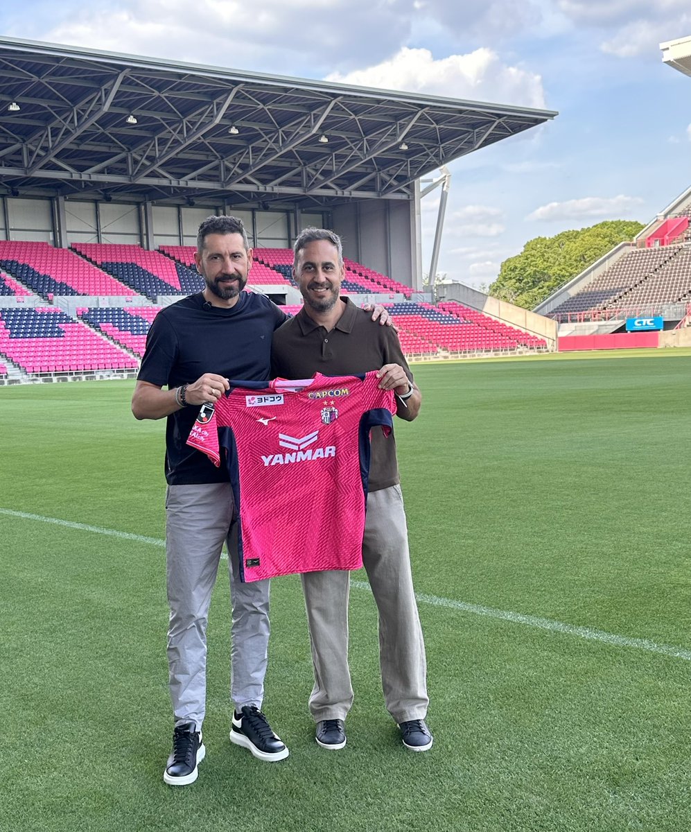 pablomachindiez's tweet photo. Muy ilusionado por comenzar este proyecto en un país impresionante, futbolero y en un histórico de la J1 como @crz_official con el que disfrutaremos juntos, ojalá de muchos buenos momentos. Deseoso de vivir momentos con su magnífica y animosa afición. 
Vamos Cerezo !💪🏼
Arigato https://t.co/CA3IC6E6B8