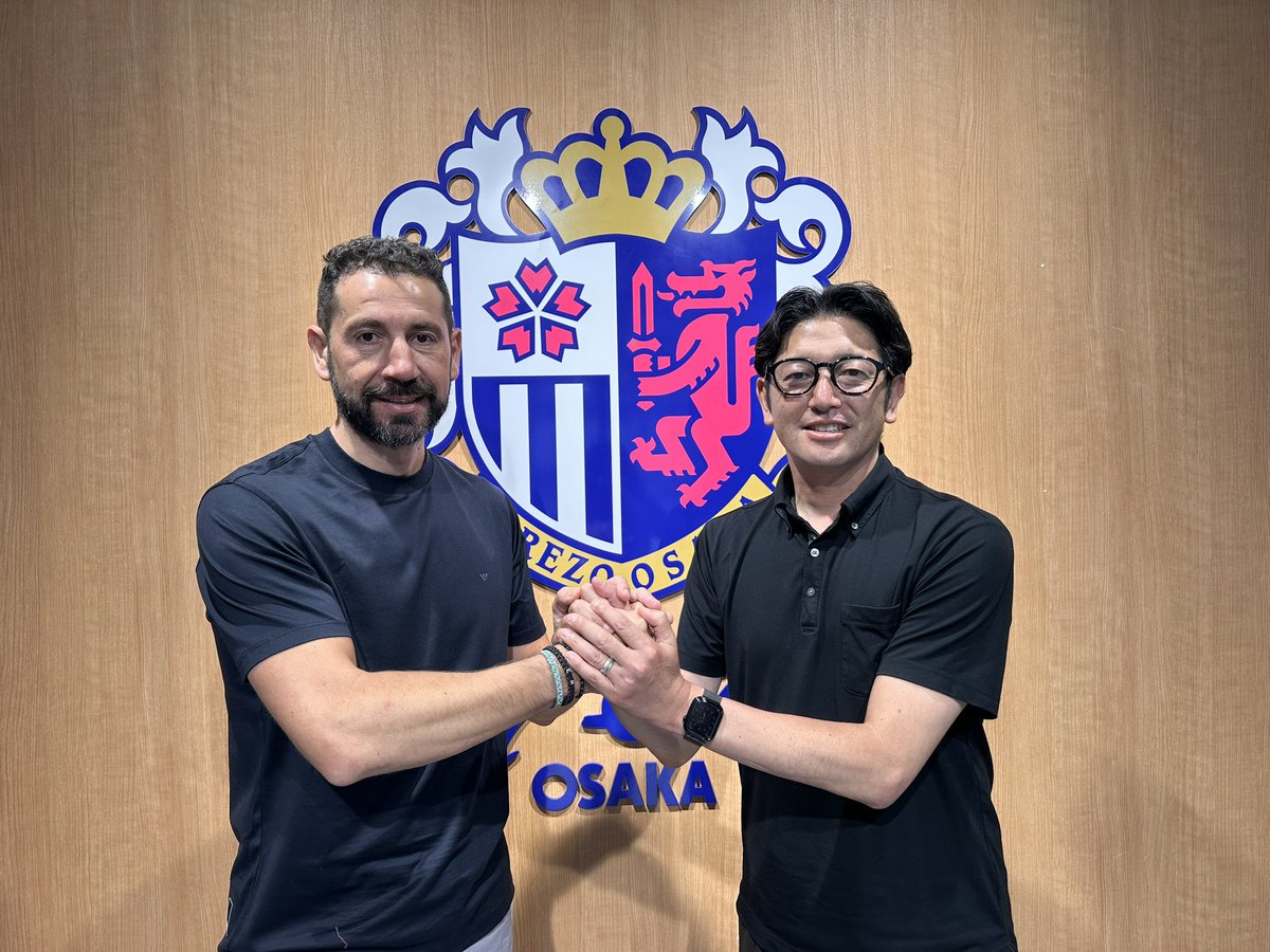 pablomachindiez's tweet photo. Muy ilusionado por comenzar este proyecto en un país impresionante, futbolero y en un histórico de la J1 como @crz_official con el que disfrutaremos juntos, ojalá de muchos buenos momentos. Deseoso de vivir momentos con su magnífica y animosa afición. 
Vamos Cerezo !💪🏼
Arigato https://t.co/CA3IC6E6B8