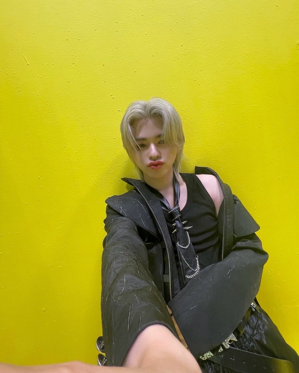 let_jin_fly's tweet photo. 迅くん2024年styleトレカ（迅くんが2024年にハマってた自撮りの仕方の意）だ https://t.co/fXq4YoImdB
