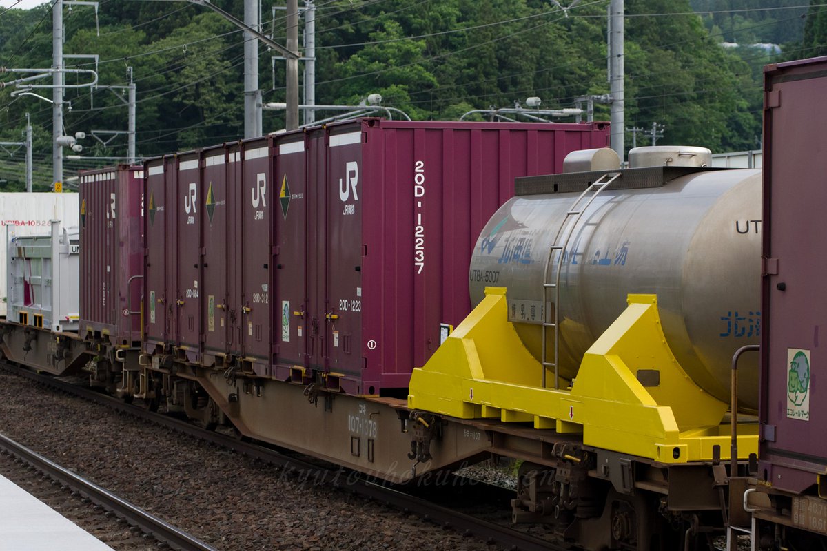 1850SL03K's tweet photo. #金曜日のコンテナ
3081レ
台枠塗り直された UT8A-5007 煉乳専用(半田~函貨)
奥はUM12A J物新コン https://t.co/JZC0s3gjuq