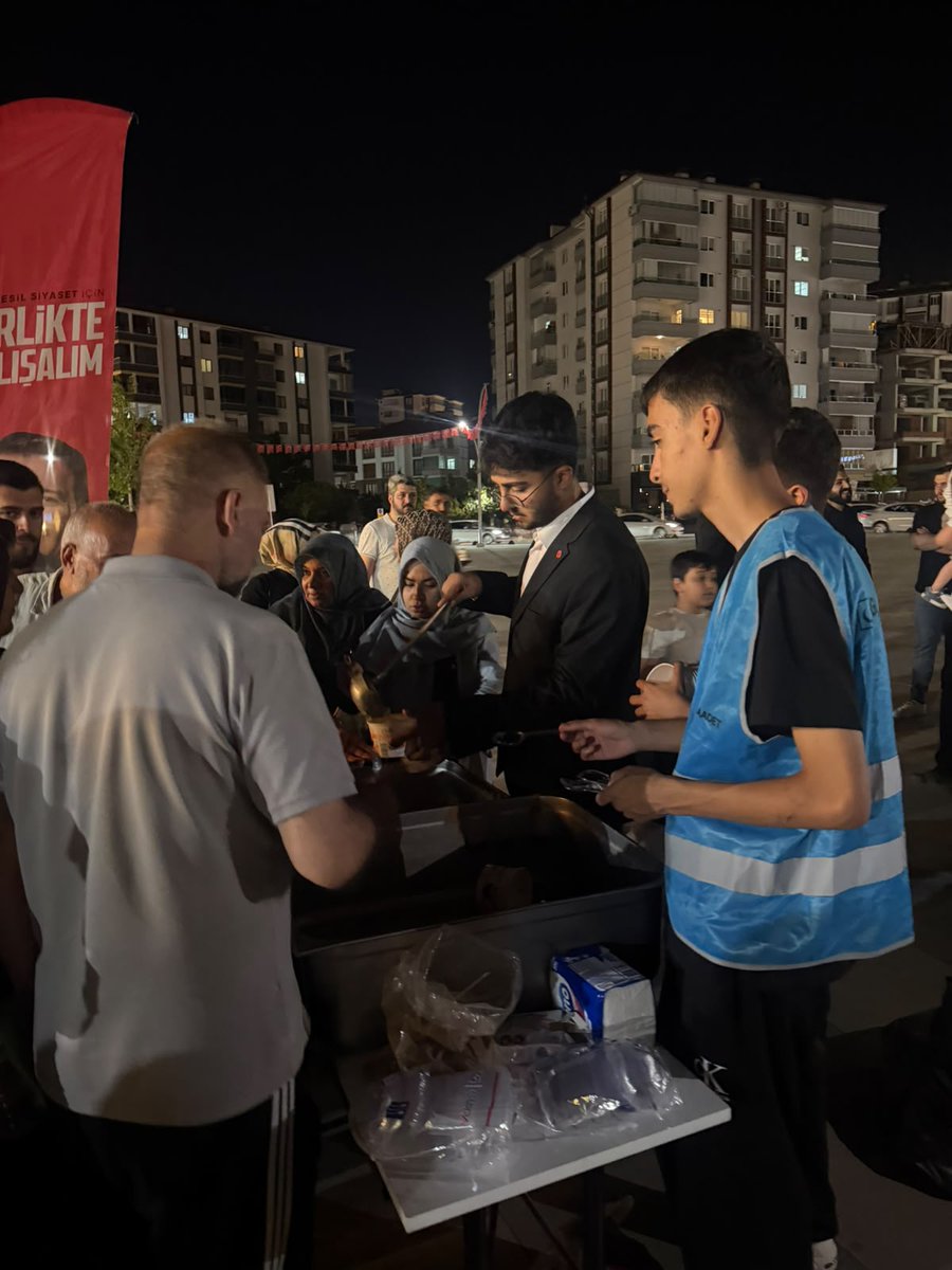 gencspmalatya's tweet photo. 📍 100. Yıl Parkı’ndayız!

Saadet Partisi Malatya Gençlik Kolları olarak düzenlediğimiz aşure ikramımızda, hem gönüllere dokunduk hem de birlik ve beraberliğimizi bir kez daha pekiştirdik.

Paylaştıkça çoğalan güzelliklerde yeniden buluşmak üzere! 🤝

#gencsaadetmalatya https://t.co/2GVx1dvT1e