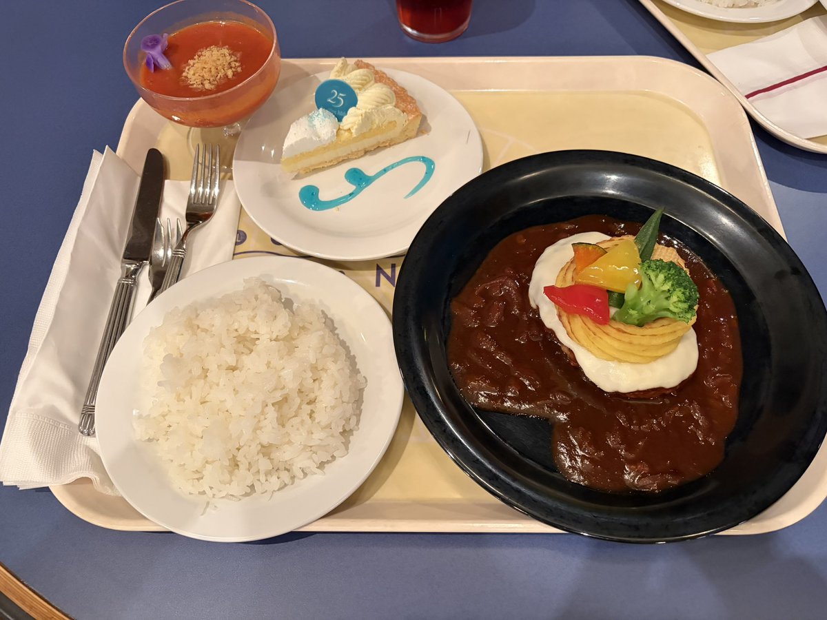 bc_fox08's tweet photo. 今日はディズニーシーのほうに

ディナーと美味しかったミッキーアイス https://t.co/wifeKb0PCE