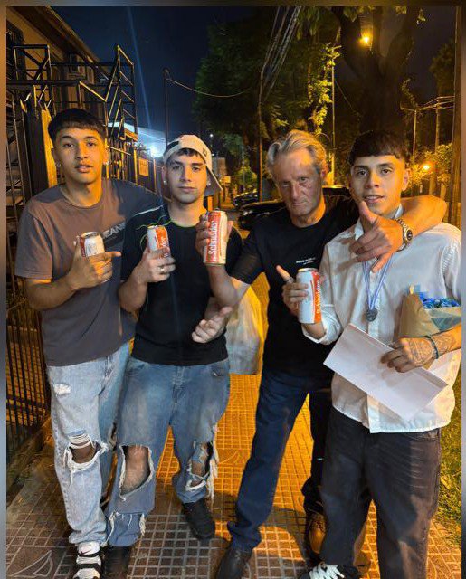 gonnzalo_u's tweet photo. 0 cuento chino compa la línea siempre fue una sola https://t.co/COW0UF10xC