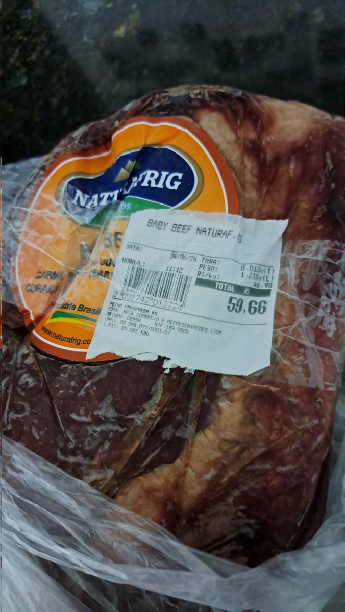 valsimonin's tweet photo. @FlavioBolsonaro Na época do governo do teu pai eu só conseguia comprar músculo. Era músculo assado e músculo moído, valor do músculo mais de 50 reais. O leite quase 10 reais o arroz 25 reais e por aí vai.... No governo atual eu consigo comer baby beef por R$46,90. https://t.co/Cu1ZBGrjZV