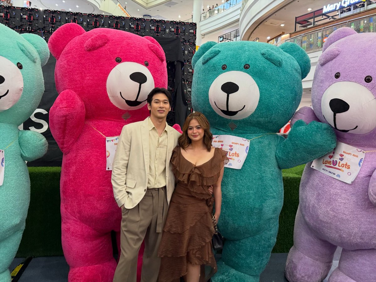 StudioVivaPH's tweet photo. Our BEARents is here! The visuals is on point!

Love U Lots Grand Media Conference is happening now here at Robinsons Place Manila!  

LOVE U LOTS this July 24 streaming only on Viva One.

#LoveULots
#BeaBinene
#WilbertRoss
#WilBea
#StudioViva
#VivaOne https://t.co/4KiZnQuXI6