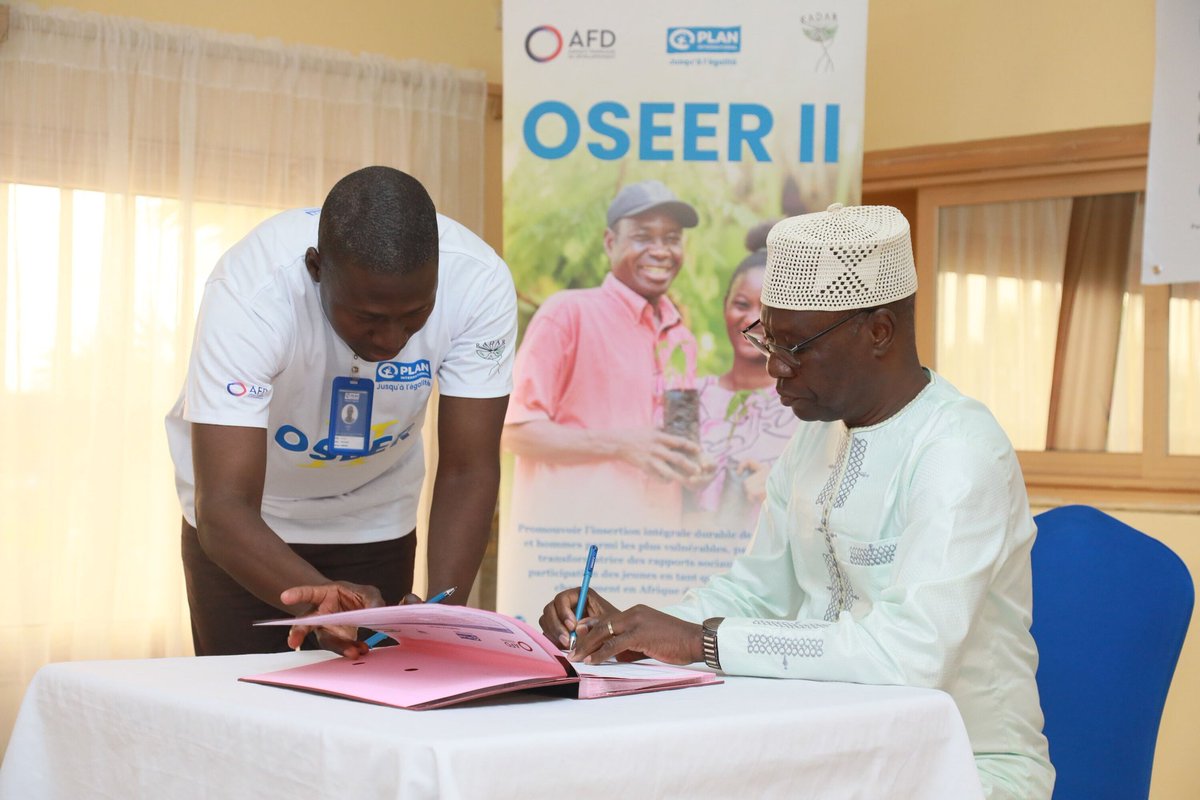 AmeviMarco's tweet photo. 548,9 millions FCFA pour renforcer le développement local ! Le projet #OSEERII sera mis en œuvre à Tchaoudjo et Tchamba grâce au soutien de @AFD_France, @PlanFrance et de plusieurs partenaires.
#OSEERII #Développement #Togo #AFD #PlanFrance #Collectivités #OSC https://t.co/CNDAqi0hpN