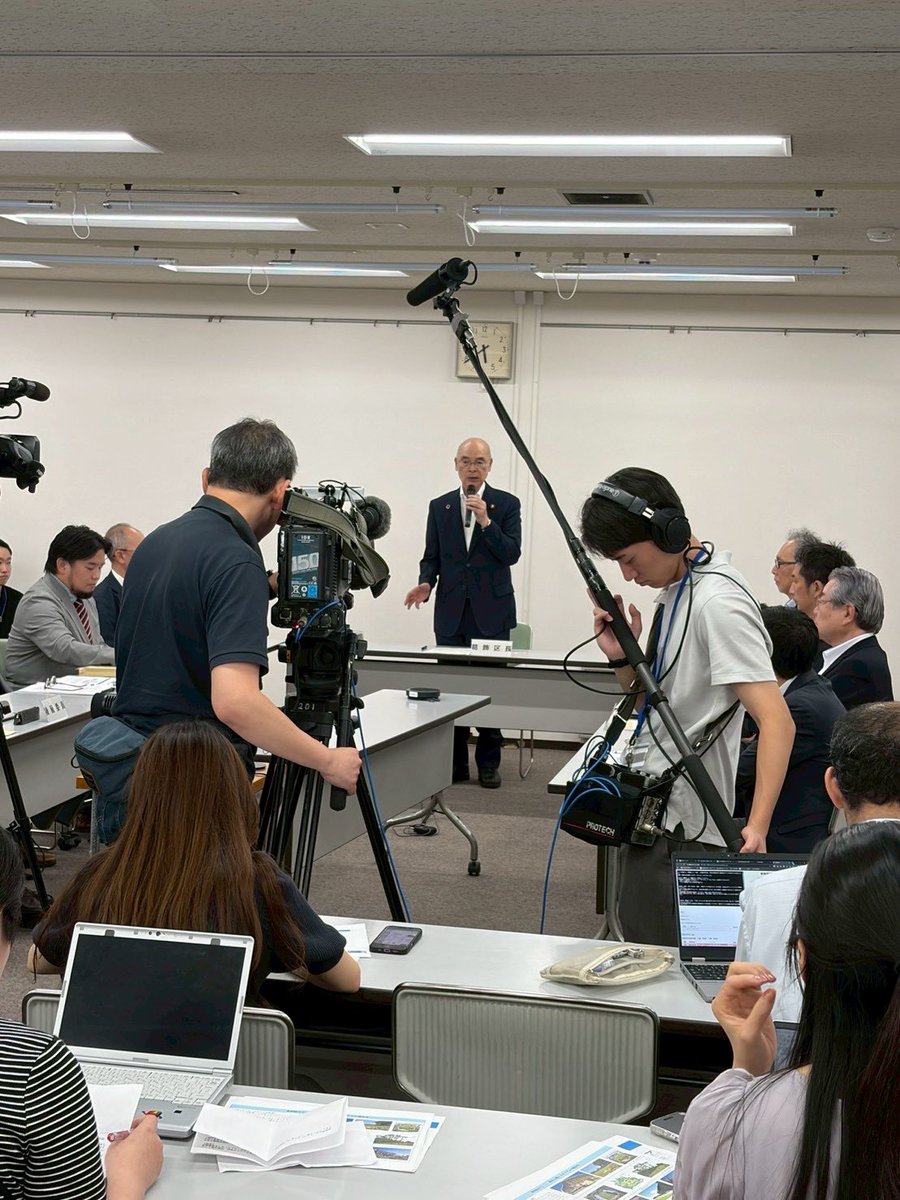 katsunoriaoki09's tweet photo. 今日、区役所で第一回葛飾区スタジアム構想事業検討委員会を開催しました。スポーツ政策に関わる方や都市計画、地域経済、公認会計士、スポーツ団体、など9名の委員に検討頂くことといたしました、専門的な立場から様々なご意見を頂きスタジアム構想をまとめて参ります！ https://t.co/GGszV9vDPs