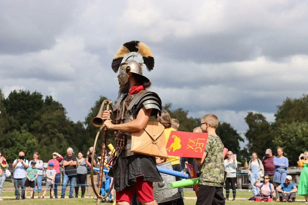 LuntFort's tweet photo. Can't wait until the Festival? ⚔️ Fear not Citizen!

We'll be hosting a new family summer session, Roman History Explorers, throughout July and August ☀️

🧶 Crafts, games and storytelling
⚔️ Real Roman soldier drills
🎭  “Meet the Centurion” mini show

https://t.co/GpnlVrAz5y https://t.co/dZ9ec5LUEs