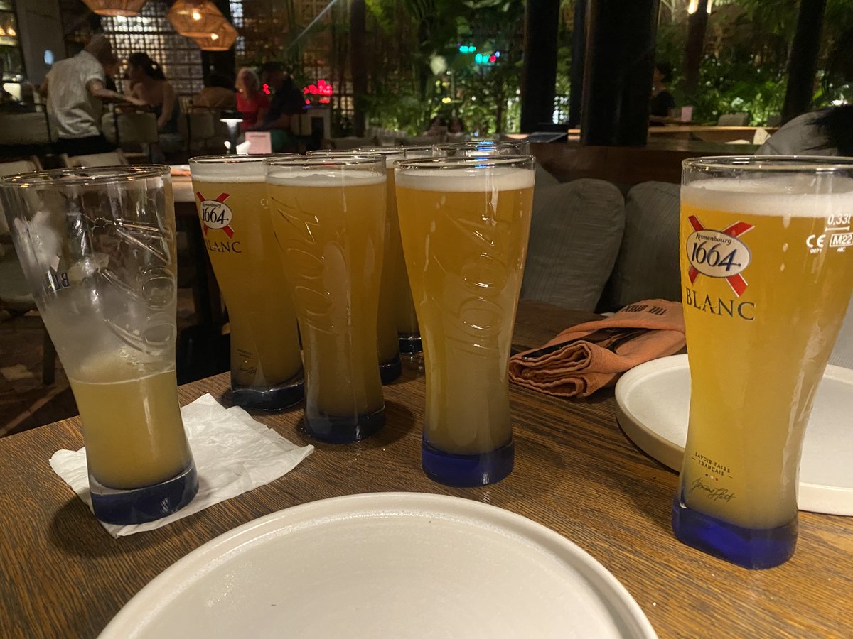 odekake_weekend's tweet photo. ハッピーアワーって最高 https://t.co/yd8KmwOmaL