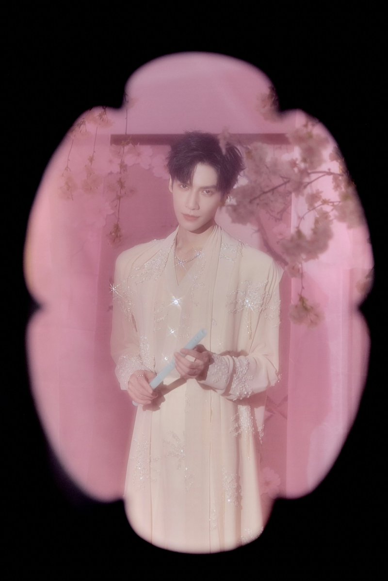 _mxxnlit's tweet photo. #라운희 #罗云熙 #luoyunxi 
260703 라운희 공작실 웨이보 ☁️

천사적성음 오늘 (7/3) 밤 10시 !! https://t.co/SGnayvrH4m