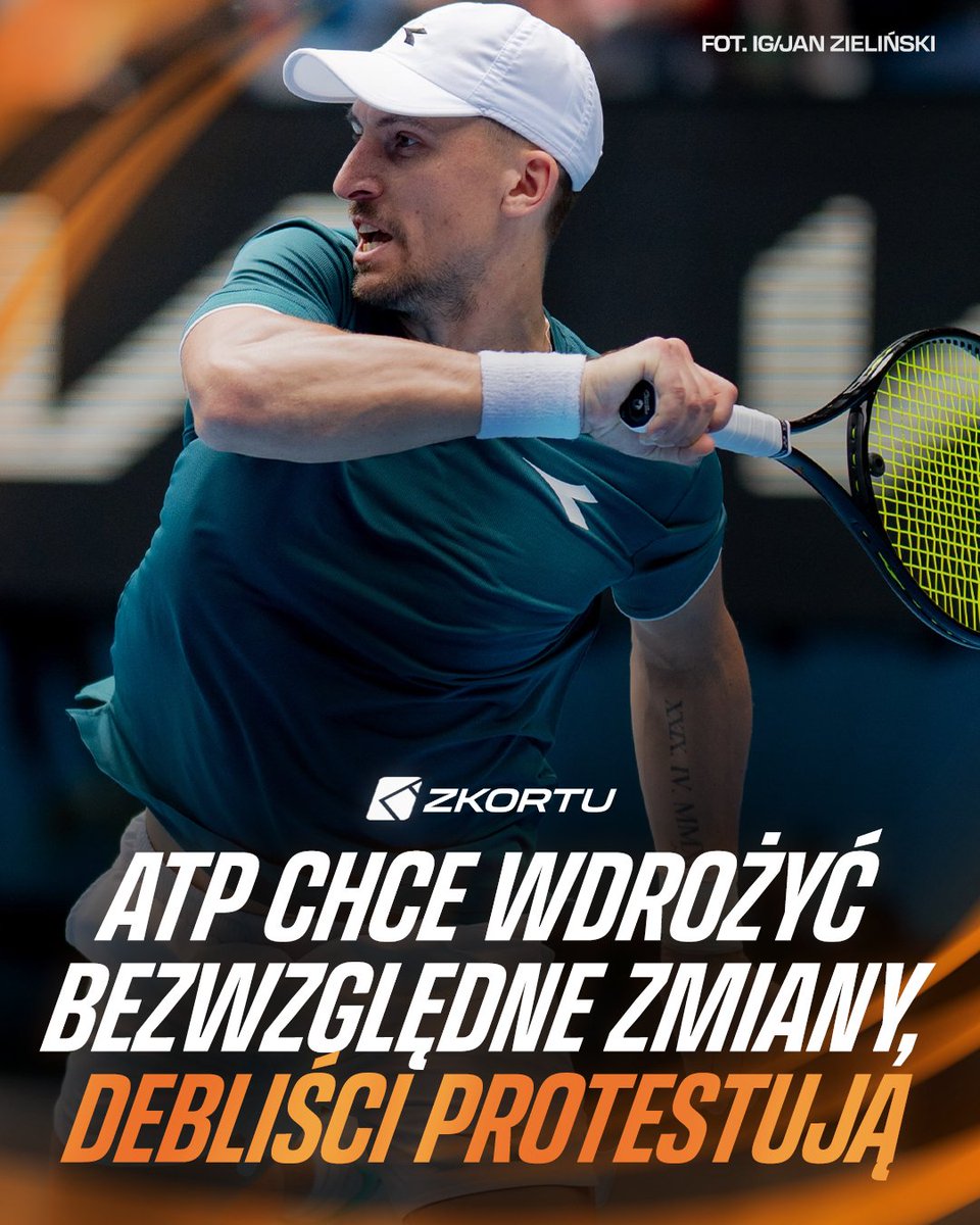 z_kortu's tweet photo. Przyszłość debla stoi pod dużym znakiem zapytania 🚨

ATP planuje wprowadzić zmiany, które mocno dotknęłyby tenisistów występujących w grze podwójnej.

Jak przekazał Lorenzo Ercoli, od sezonu 2028 miałaby zostać zmniejszona pula nagród dla deblistów, dodatkowo nastąpiłaby redukcja drabinek. W turniejach rangi ATP Masters 1000 występowałoby tylko 16 par, a w mniejszych zmaganiach - zaledwie 8.

Póki co zmiany miałyby dotyczyć tylko i wyłącznie turniejów ATP, ale istnieją obawy w środowisku, że wkrótce zakres mógłby się rozszerzyć o imprezy wielkoszlemowe.

Debliści nie godzą się na takie warunki i żądają wycofania tych propozycji. Jako główny argument przywołują fakt, że ograniczenie rywalizacji pozbawi innych szans na zarabianie na życie.

Głos w tej sprawie zabrał także Jan Zieliński, który wyraził swoje ubolewanie i przyłączył się do protestu.

🗣️ "Nasz Tour. Nasza przyszłość. Silniejszego sportu nie buduje się poprzez ograniczanie możliwości. Profesjonalny debel od zawsze stanowi integralną część tożsamości tenisa, a jego przyszłość zasługuje na takie samo zaangażowanie, szacunek i dalekowzroczną wizję jak każda inna część naszej dyscypliny. Opowiadamy się za sportem, który nadal będzie tworzył możliwości dla kolejnych pokoleń zawodników. Razem działamy na rzecz przyszłości naszego sportu" - przekazał nasz najlepszy deblista.

📸 IG/Jan Zieliński | #Wimbledon | #zkortu