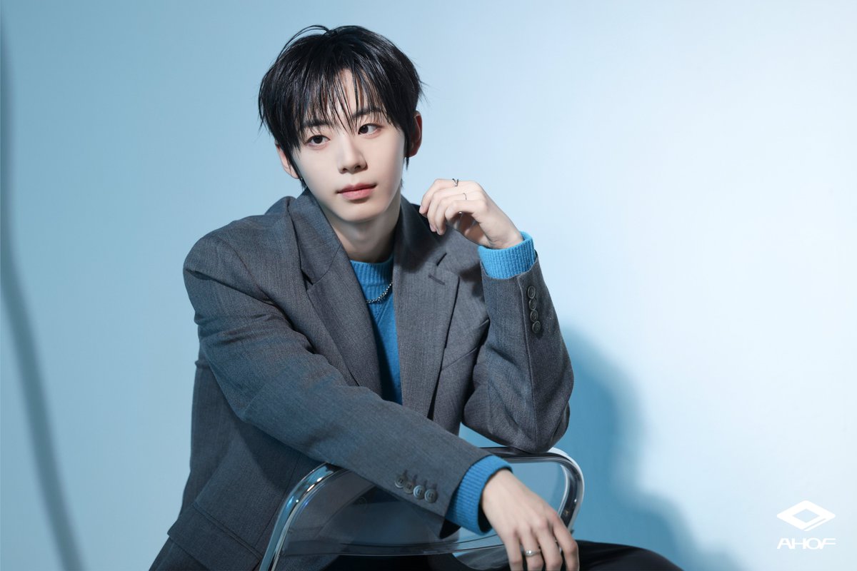 AHOF_official's tweet photo. [📸] AHOF(아홉) Rolling Stone Korea 화보 촬영 비하인드  

🖇 https://t.co/awzLtvT0Si

#AHOF #아홉 https://t.co/MhF8IbRmsa