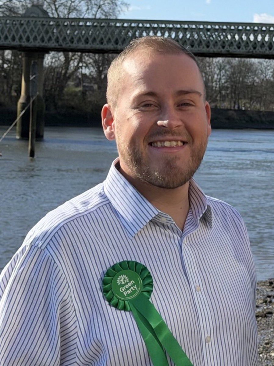 benonwine's tweet photo. Green Party Councillor Rick Rowe ordered police to intimidate Photographer Alastair Hilton because he dared speak out about pubs along the Thames being banned from having seats and tables on the riverfront

This is a shocking ABUSE of power by Councillor Rowe, shame on the police https://t.co/x8qwnIHsr3