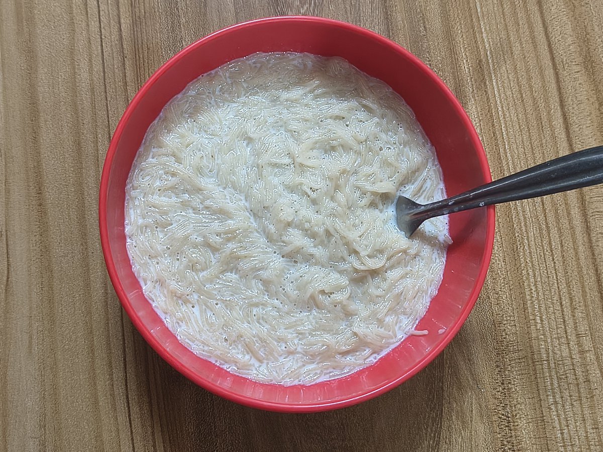 Karus123SB's tweet photo. Shevaya + ghee + milk = Pure happiness...😋🖤 https://t.co/HWlIlMsYxB