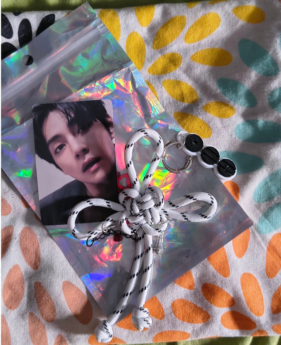 ɭﻉกค⁷💜 yo vi a Jin decir QUE GUAPO SOY tweet media