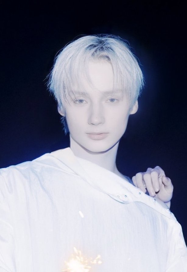greenspring_'s tweet photo. he was sculpted by the greek gods themselves yes https://t.co/ddctUNOgLH