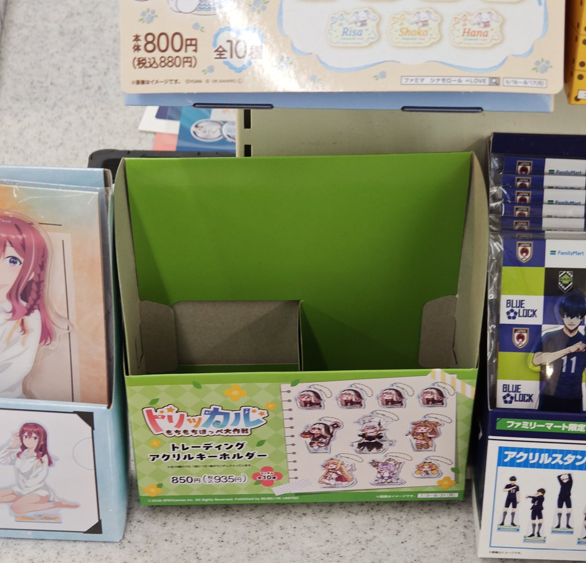 田舎なので夕方帰りにファミマ行ってもアクリルキーホルダー買えるだ 