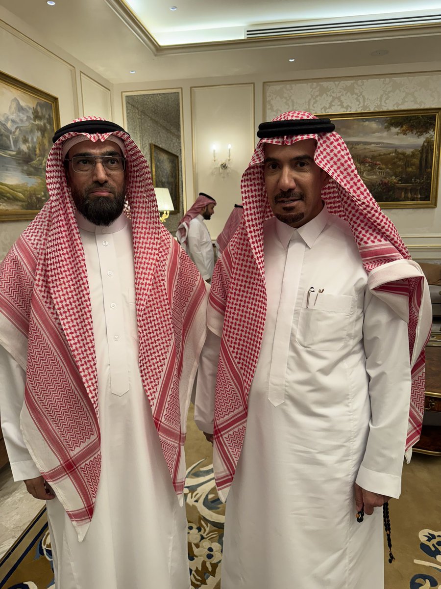 dbasdosari1's tweet photo. قضيت البارحة ليلة جميلة في ضيافة
رجل الأعمال يحيى بن محمد بن الشيخ
ورجل الأعمال فهد بن محمد بن الشيخ
في "ديوانية ابن الشيخ" العامرة.

شكرا على الدعوة الكريمة @f_allshaikh 🙏
- https://t.co/hi6WuJy0tz