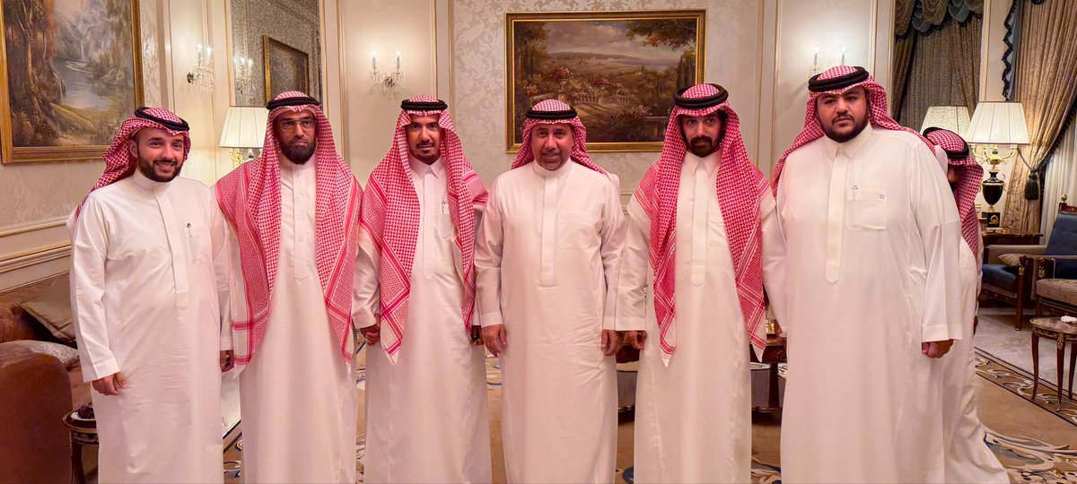 dbasdosari1's tweet photo. قضيت البارحة ليلة جميلة في ضيافة
رجل الأعمال يحيى بن محمد بن الشيخ
ورجل الأعمال فهد بن محمد بن الشيخ
في "ديوانية ابن الشيخ" العامرة.

شكرا على الدعوة الكريمة @f_allshaikh 🙏
- https://t.co/hi6WuJy0tz
