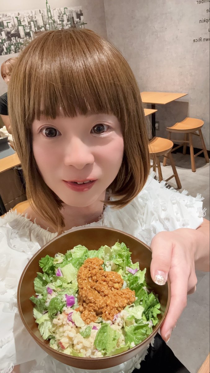 currypuakupuaku's tweet photo. サラダにキーマカレーって選択肢、もっと普通にあっていいと思いました。スパイシーさに加えリンゴとかじゃがいもとかゴロゴロしてて、米抜きでも充分な満足感。
#withgreen https://t.co/g2q21NgzzI
