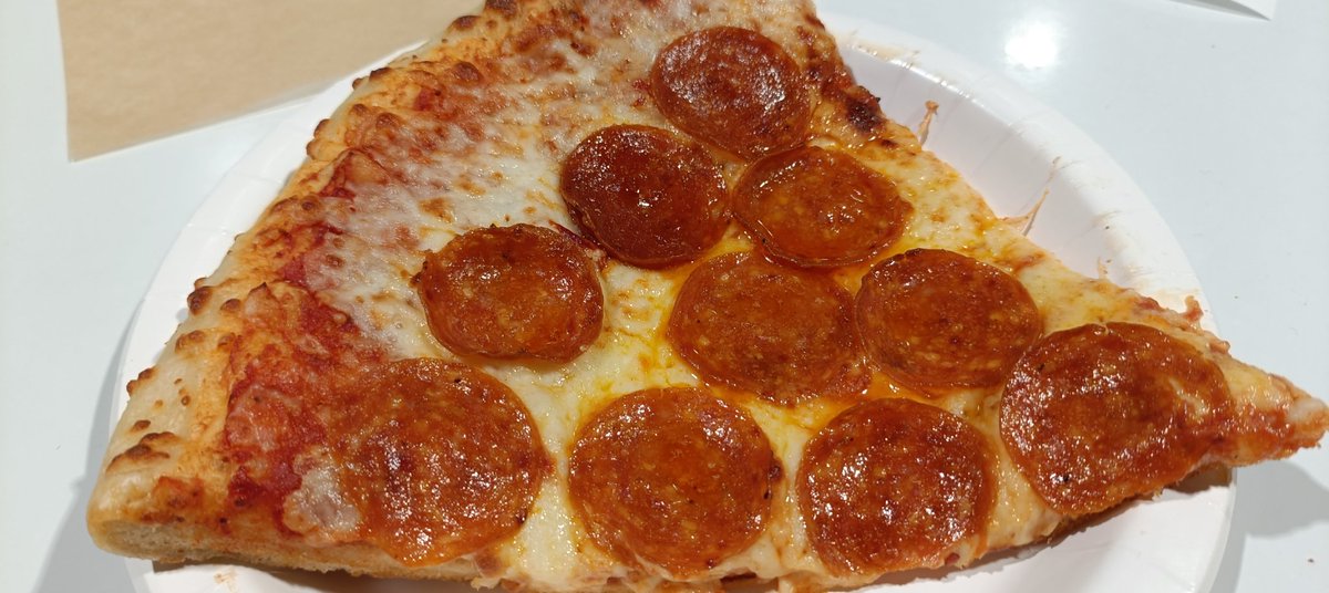 ShakhTube's tweet photo. 久しぶりの🍕 美味しい！ https://t.co/7ZdHZ88KXa