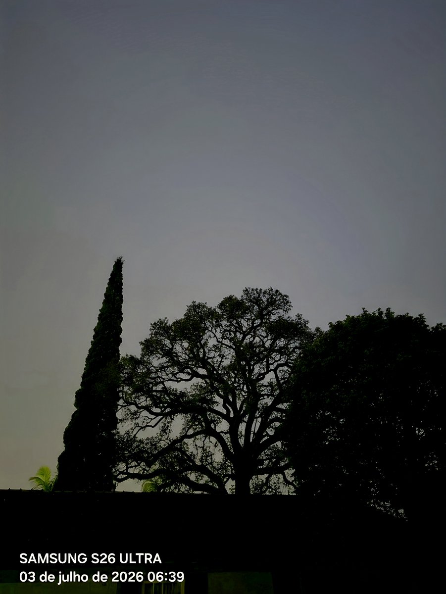 CiroGroh's tweet photo. Imagem mostra o céu de Brusque no fim da madrugada desta sexta-feira, 3.
O dia começou seco, oscilando 15 a 17°C pelo município. https://t.co/16NEGU1pC3