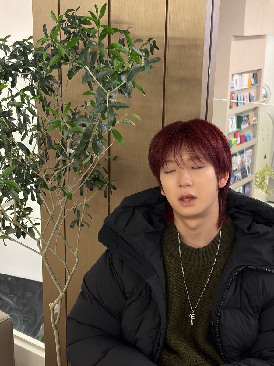 yoonrangz's tweet photo. ky really is a sleepy guy https://t.co/T3D5o89Hbk