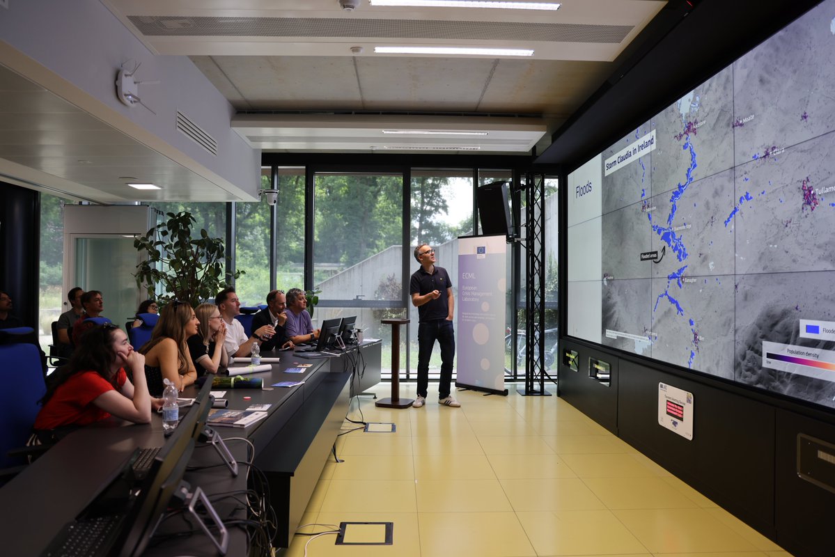 CopernicusEMS's tweet photo. As @Ireland2026eu 🇮🇪 takes over the Presidency of the Council of the EU from 1 July, the @EU_JRC this week welcomed Irish content creators to showcase #CEMS' work in supporting disaster management

Thank you for your visit! 💚 https://t.co/BHM4wDH9k2