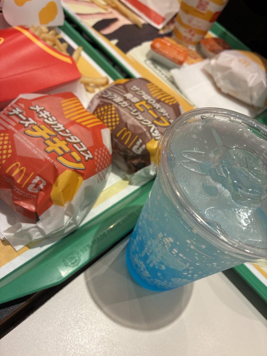 rato__sha's tweet photo. 青い飲み物がとても美味しかった https://t.co/j6MP1zFDb0