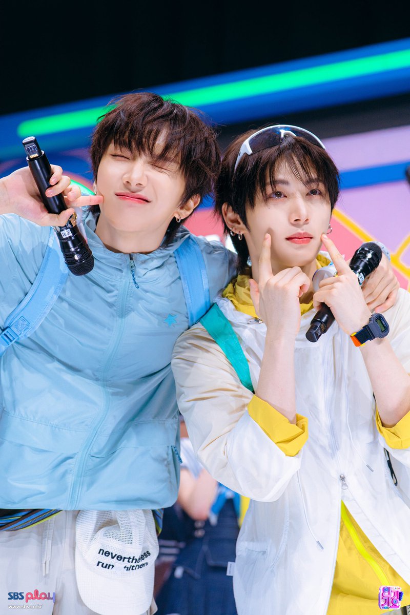 mxxgcheong's tweet photo. 엠씨산학회련나ㅏ좋음💙💙 https://t.co/ofDyJe1yMu