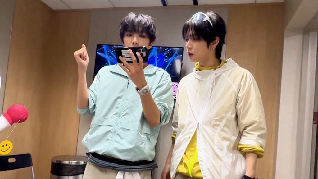 mxxgcheong's tweet photo. 엠씨산학회련나ㅏ좋음💙💙 https://t.co/ofDyJe1yMu