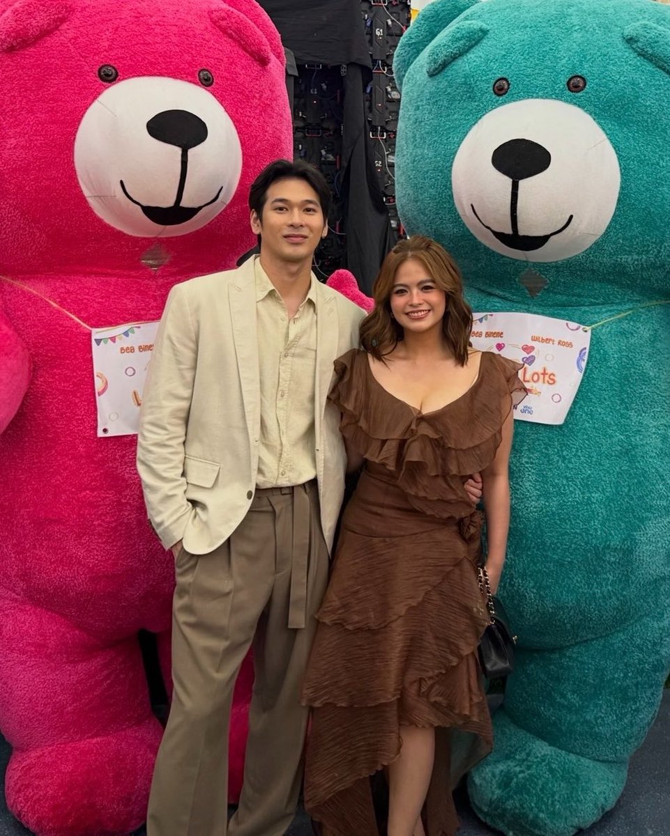 hyaselyse's tweet photo. potangina ANG POGI AT GANDA HANEP

WILBEA GRANDEST LUL DAY
WILBEA GRANDEST LUL DAY
#LoveULots | #YsaTong https://t.co/7C1dtixvBo