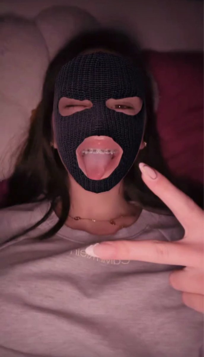 Emily 👩🏻‍❤️‍💋‍👨🏽 tweet media