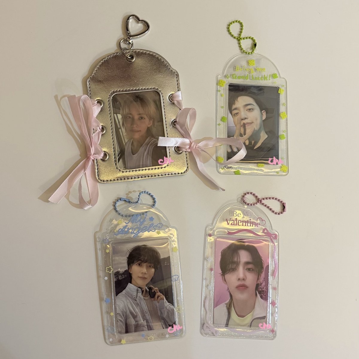 gugiecart's tweet photo. — 📓 #gugiesells .ᐟ 

selling extra daiso items 🪽

★ 3-pcs poca holder set ₱80, 7 avail
★ mini cheering kit holder ₱80, 3 avail
★ home id photo holder, ₱80, 1 avail
★ daily comma perfume, ₱80 each (see pics)
★ ribbon pc holder / shin chan pouch, ₱145 ea

🎀 4th pic sample only! if carat, will give new_ encore confetti 🍀 
📦 already onhand. reply / dm to claim + qty 🫶🏻

💌 wts lfb ph daiso kr photocard coquette pc ck keyring baby powder peach lilac juicy candy cologne