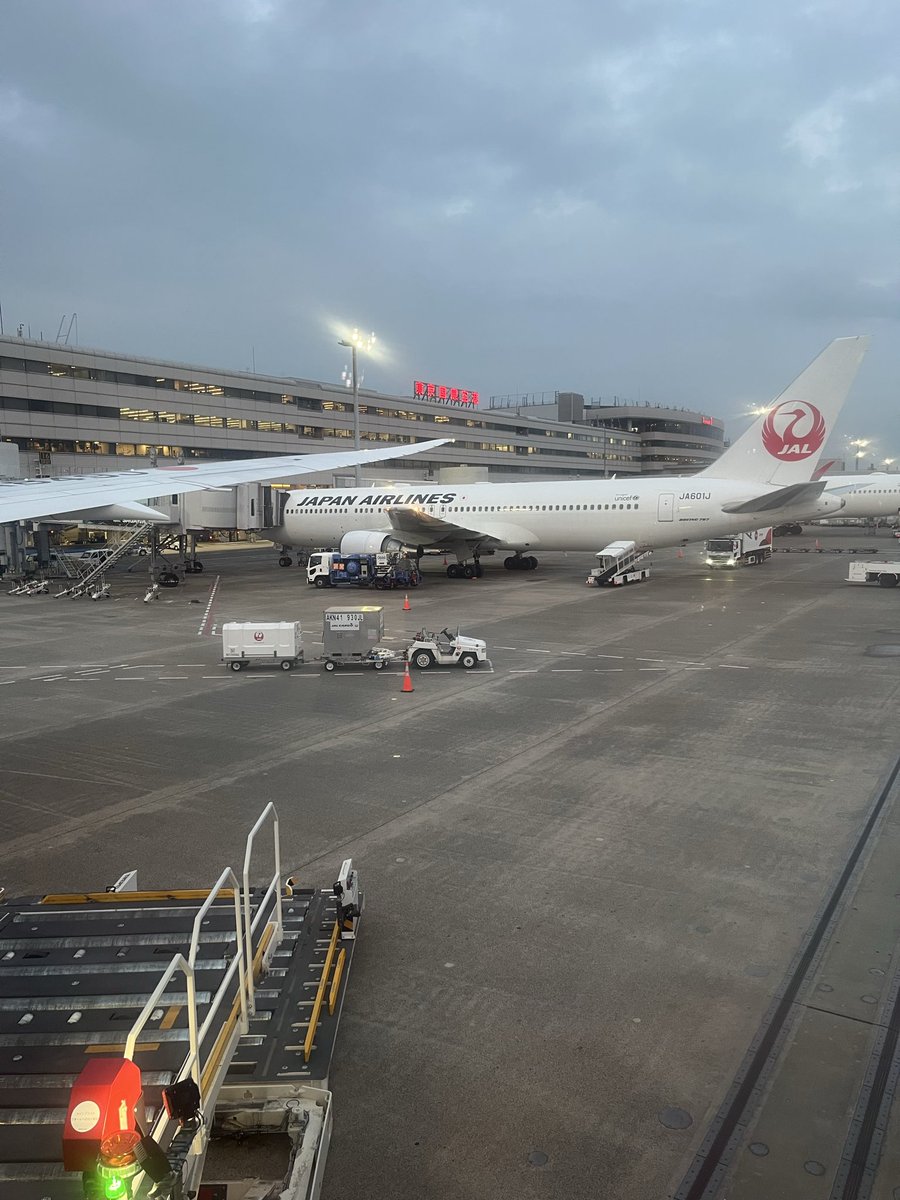 itami_ja8961's tweet photo. -Now boarding-
JL139 HND-ITM https://t.co/kxvOvx5cU9