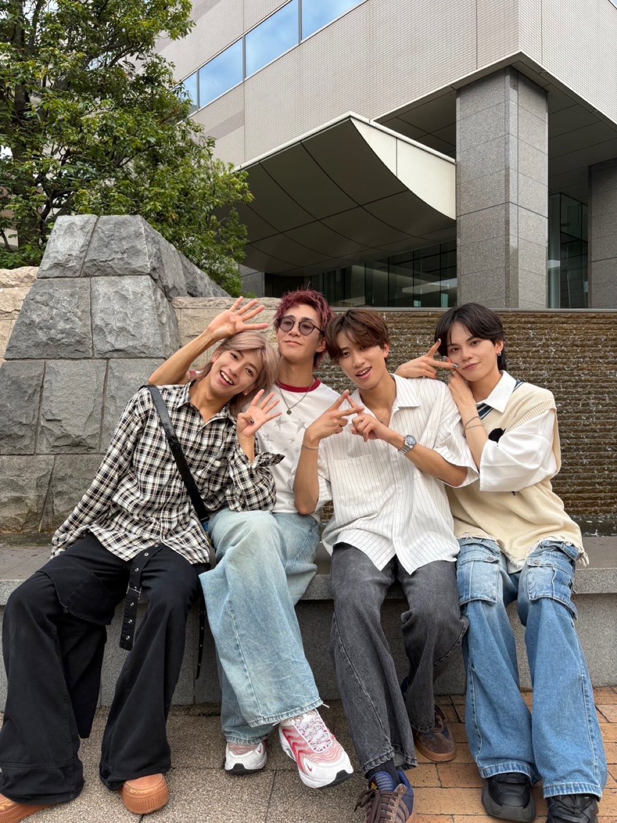 RapiNz_official's tweet photo. 𝗥𝗮𝗽𝗶𝗡𝘇｜𝗜𝗡𝗙𝗢 🌏🕊️

2026.07.07
1st Single
『ハイレート・ディーラー』

リリースまであと4日！⏳

━━━━━━━━━━━━━━
2026.07.07 Tue.
#アスナル金山 より
リリースイベントSTART！🎋

▼ リリースイベント特設ページ
🔗https://t.co/nVWCrDkFkG
━━━━━━━━━━━━━━

#RapiNz 🌏🕊️
#ラピンズ #ハイレートディーラー
#RapiNz_ハイレートディーラー