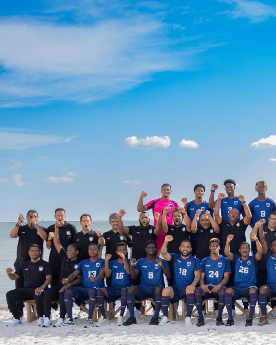 vozinhaa1's tweet photo. Amanhã, vamos entrar em campo com a oportunidade de continuar a escrever uma das páginas mais bonitas da história do nosso desporto e do nosso país.
Mas mais do que onze jogadores, será um povo inteiro a entrar em campo.

Porque amanhã não há ilhas.
Não há distância.
Não há fronteiras.

Amanhã somos um 🇨🇻

Um só povo, uma só bandeira, um só coração a bater por Cabo Verde.

Que a nossa força, a nossa cultura, a nossa morabeza e a nossa coragem se façam sentir do primeiro ao último minuto.

Nós terra, Nós povo, Nós sonho 💙🇨🇻