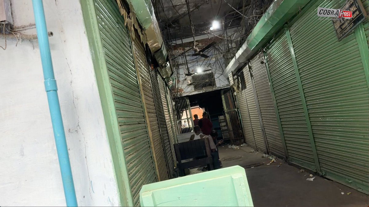 cobrapost's tweet photo. Whistleblower Jaiswal reveals he set up two factories at Agarwal’s behest: Daruhera and Chhindwara. He allegedly Poured in heavy investments but never recovered a dime, even as Manoj Agarwal & his partner Dinesh Jaiswal of Kamla Pasand Group recouped their entire investment within Just 18 months of Daruhera plant going live. #DaruheraFactory

Cobrapost's Exclusive Story: https://t.co/PzEAh4PcAz
YouTube Videos: https://t.co/5POxLOi4Um
(4/14)