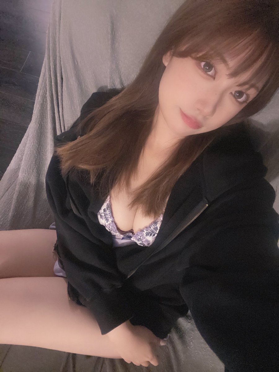 juri__sweet's tweet photo. 明日珍しい夜の時間で
静岡店出勤追加しました💭🕊️

21:00〜25:00📢

短い時間になりますが
ご予約お待ちしてますっ！ https://t.co/T8Q92axAwY