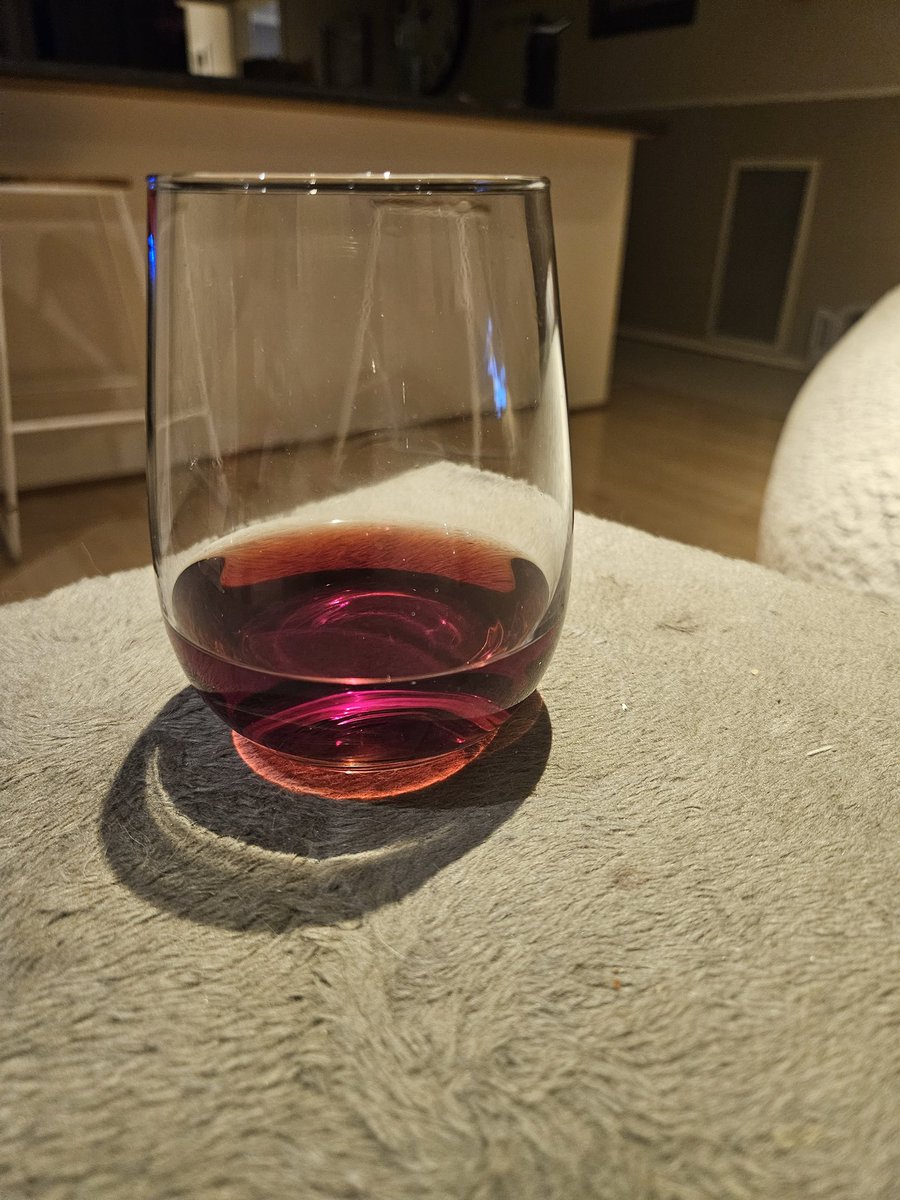 smithaj70's tweet photo. @THstraya2017 Pinot Noir https://t.co/MiJZpCSNiI
